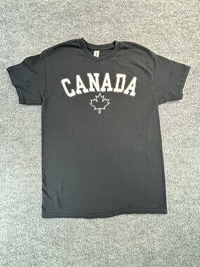 Canada Maple Leaf Graphic T Shirt Men's M Black Gildan Heavy Cotton Travel Tee